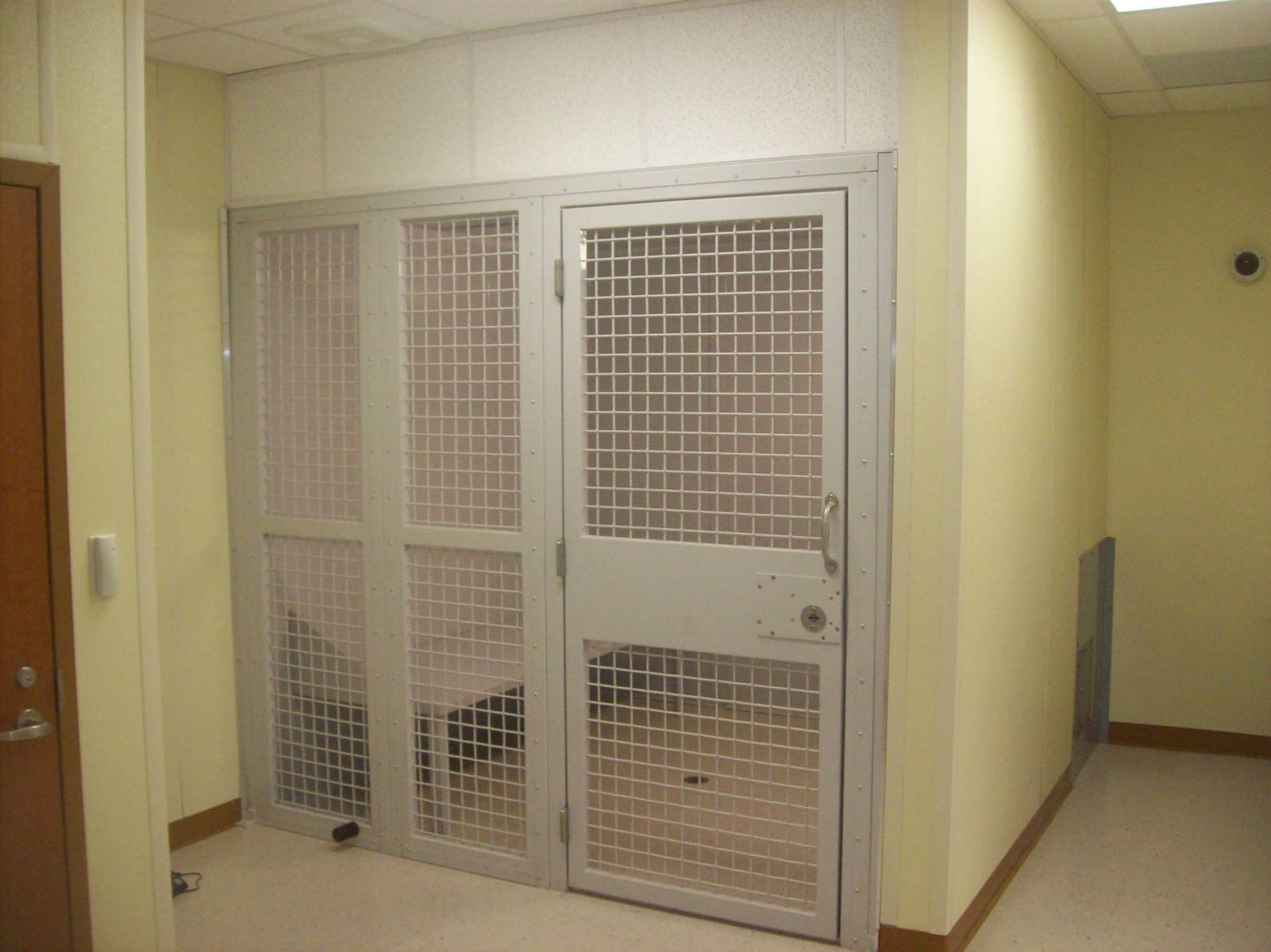Modular-State-Police-Station-Interior-Holding-Cell