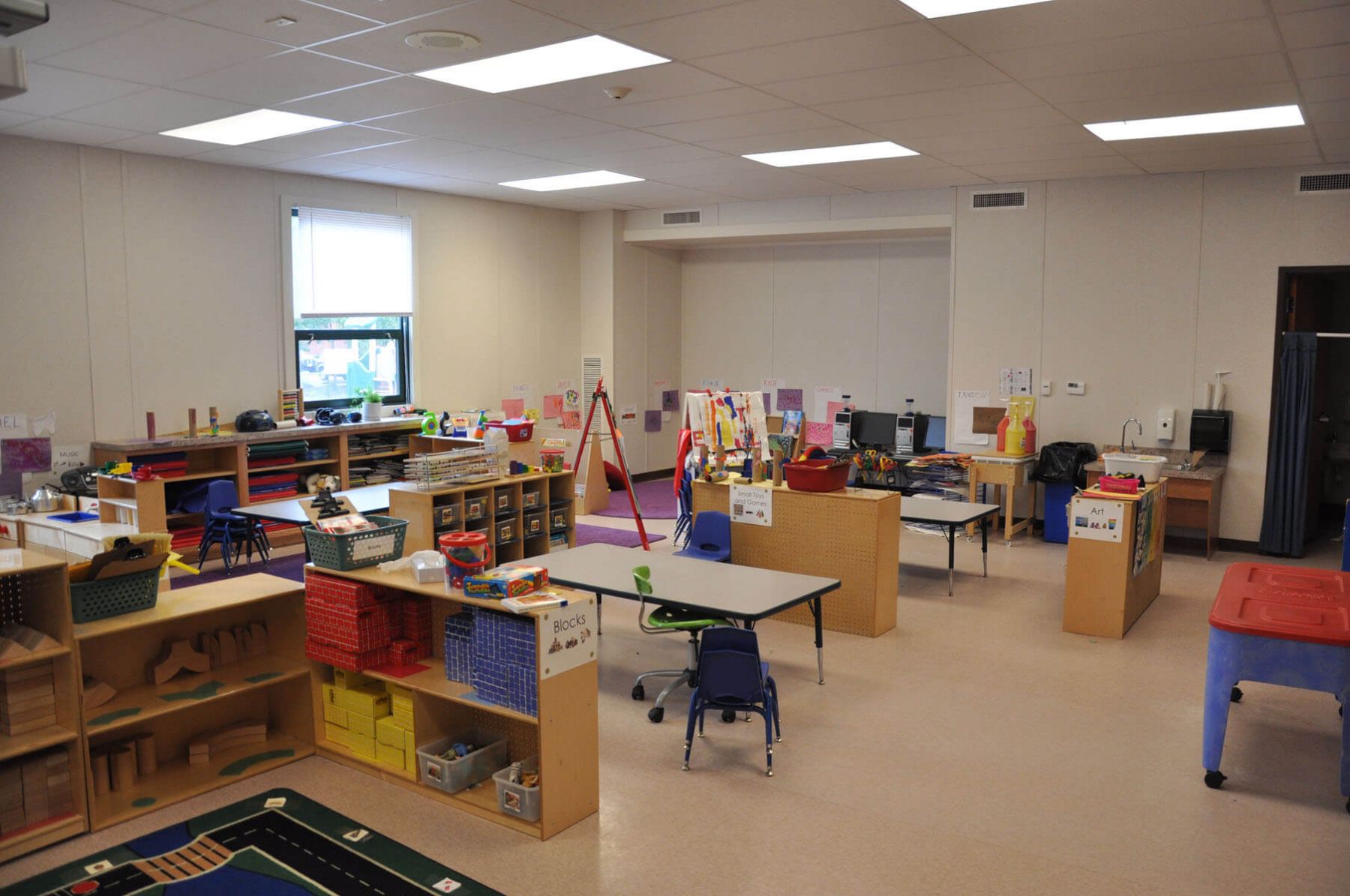 Little-Egg-Harbor-Prefabricated-Early-Childhood-Center-Interior-Classroom-4