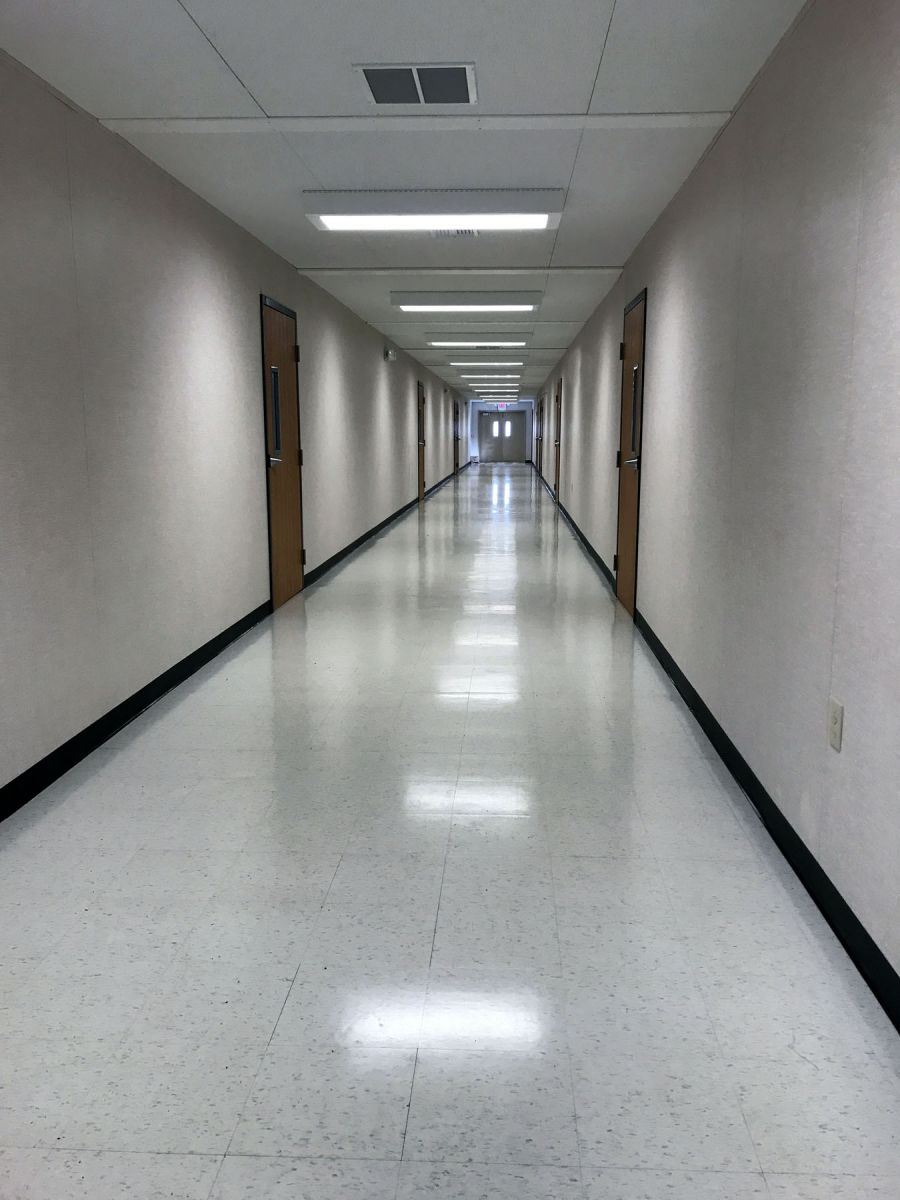 Savage-Mountain-School-Prefabricated-Classroom-Complex-Interior-Hallway-2