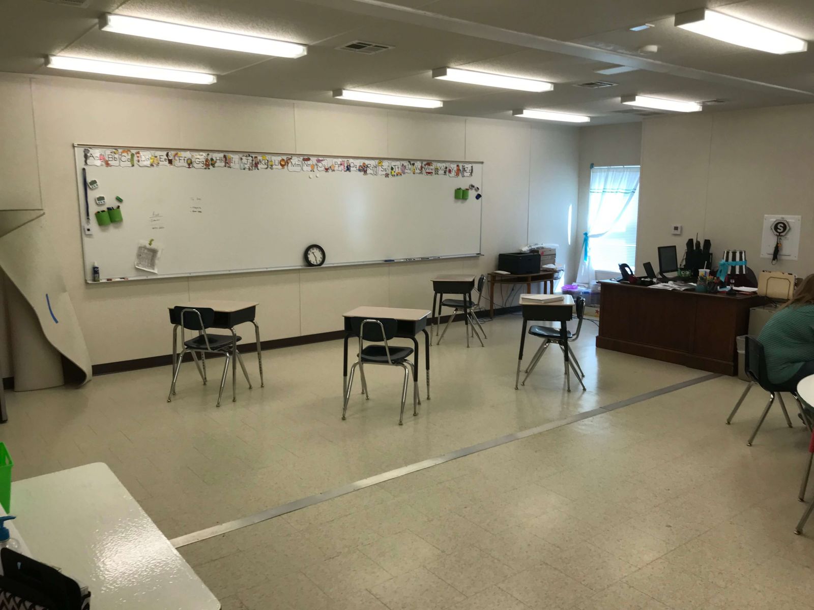 temporary-mobile-classroom-interior-4
