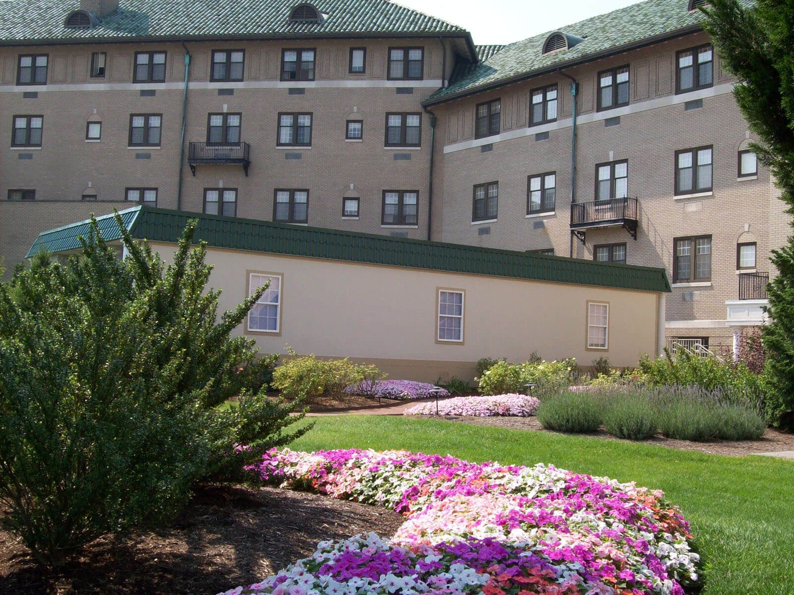 Hotel-Hershey-Temporary-Conference-Center-Exterior-7