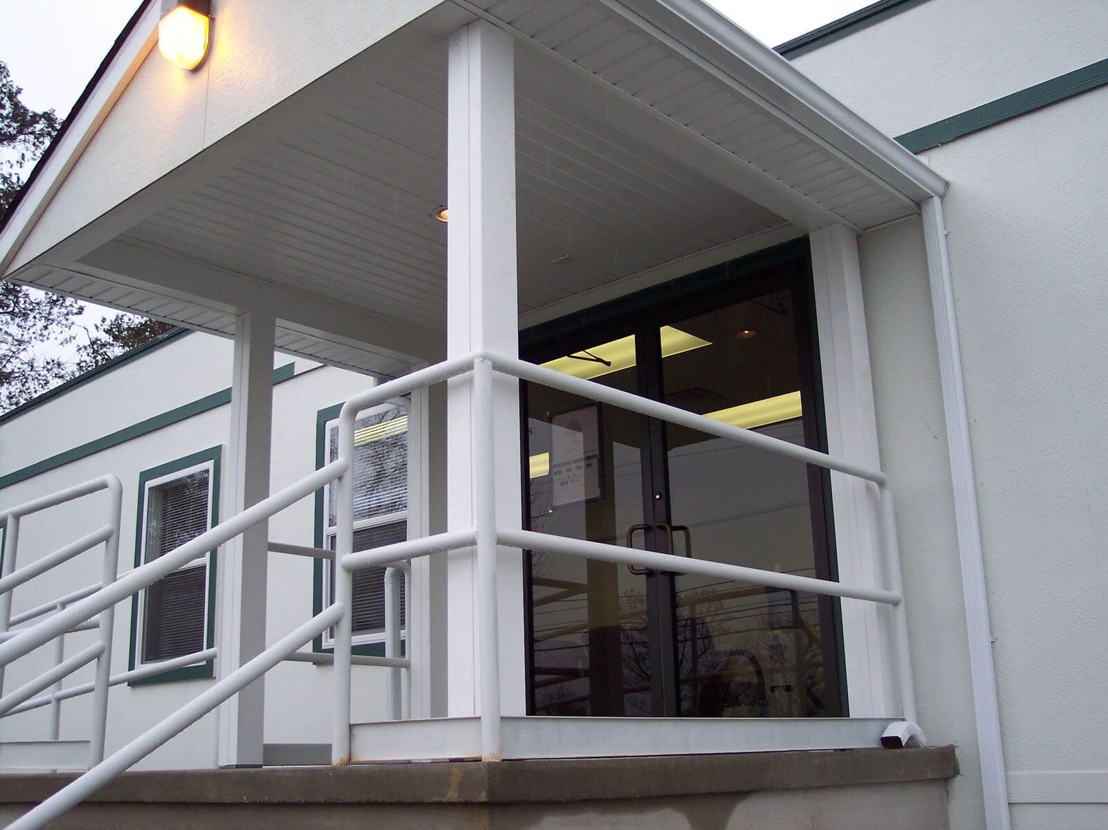 West-Cecil-Health-Care-Modular-Clinic-Exterior-Entrance